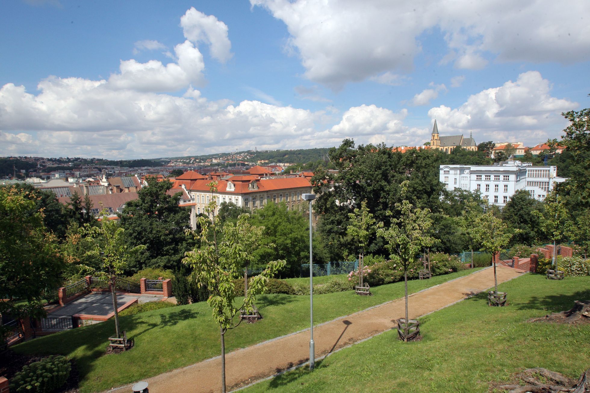 Nové budovy Univerzity Karlovy na Albertově