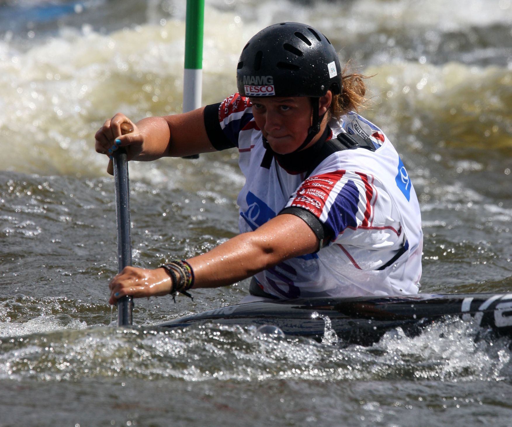 Vodní slalomář na Světovém poháru 2012 v pražské Troji.