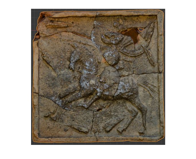 Analogický kachel, k němuž experti přihlíželi při rekonstrukci.