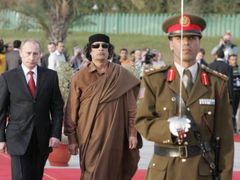 Putin s Kaddáfím.