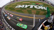 NASCAR startuje už tuto neděli svým nejslavnějším podnikem, Daytona 500. Na Floridě tak začne maraton 36 závodů, který skončí také na jihovýchodě USA. Finále sezony bude hostit ovál v Homesteadu na předměstí Miami.