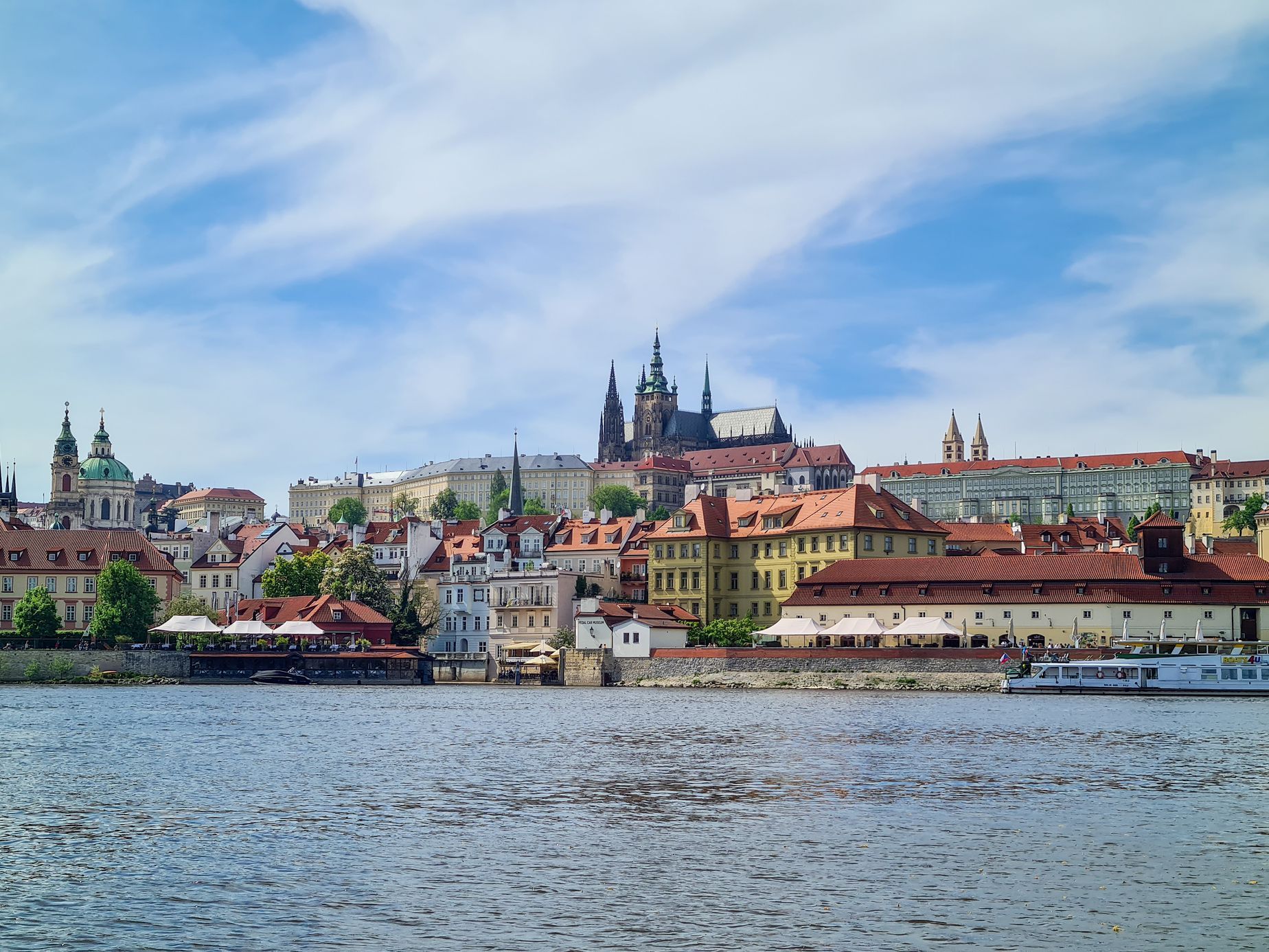 Praha Vltava historická centrum Čertovka