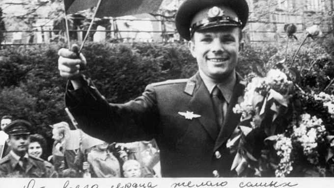 Gagarin po svém letu navštívil v roce 1961 také Prahu