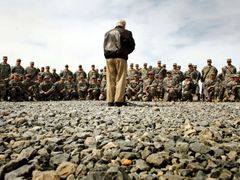 Do Kandaháru přijel tento měsíc i ministr obrany USA Robert Gates. Zde na základně Frontenac.