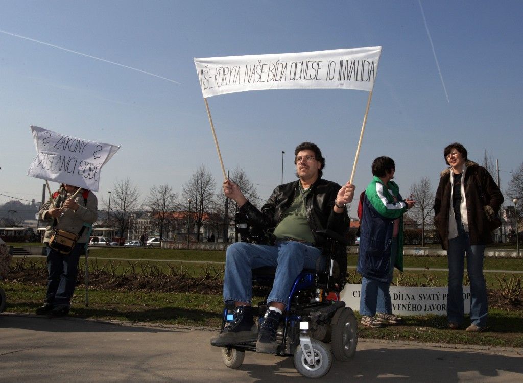 Demonstrace zdravotně postižených