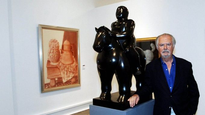 Fernando Botero si vyvinul nezaměnitelný styl až groteskně boubelatých figur.
