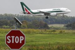 Alitalia se dostala do zvláštní správy. Má peníze jen na pár dnů, získá úvěr od vlády