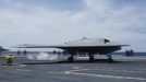 An X-47B pilot-less drone combat aircraft is launched for the first time off an aircraft carrier, the USS George H. W. Bush, in the Atlantic Ocean off the coast of Virginia, May 14, 2013. The U.S. Navy made aviation history on Tuesday by catapulting an unmanned jet off an aircraft carrier for the first time, testing a long-range, stealthy, bat-winged plane that represents a jump forward in drone technology. REUTERS/Jason Reed (UNITED STATES - Tags: MILITARY SCIENCE TECHNOLOGY TPX IMAGES OF THE DAY) Published: Kvě. 14, 2013, 6:35 odp.