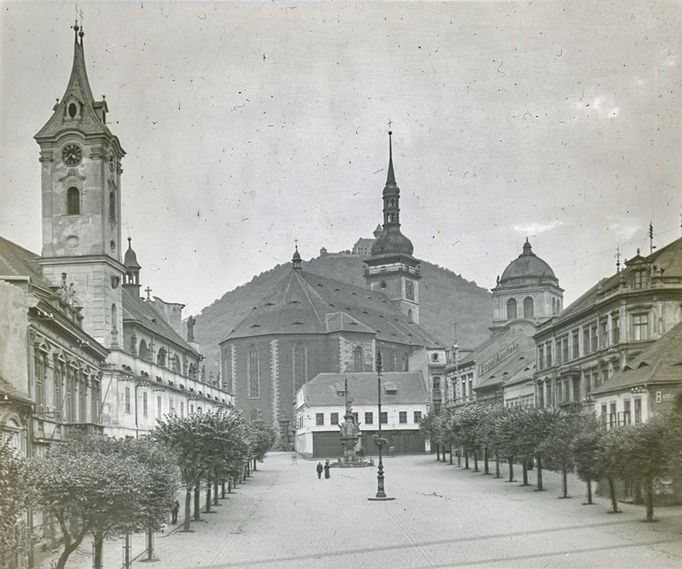 Ukázka z výstavy "Panoráma starého Mostecka", kterou až do konce března roku 2022 veřejnosti prezentuje Oblastní muzeum a galerie v Mostě.