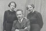 Rodina Kučerova. Věra (kamarádka Marie Žilanové), jetí tatínek Vojtěch a maminka Marie (zleva). Popraveni v Mauthausenu 24. října 1942 za pomoc čs. parašutistům.