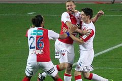 Slavia přejela Příbram, sudí zápas dvakrát přerušil