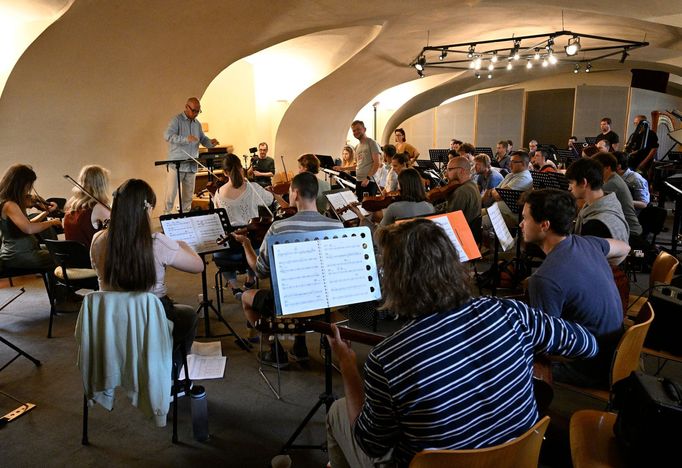 Snímek z pražské zkoušky opery Trillium X.