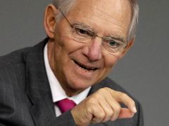 Spolkový ministr financí Schäuble je jeden z těch, kdo se dalšímu zdanění bohatých nevyhýbá, návrh má ale v rámci vládní koalice sotva šanci