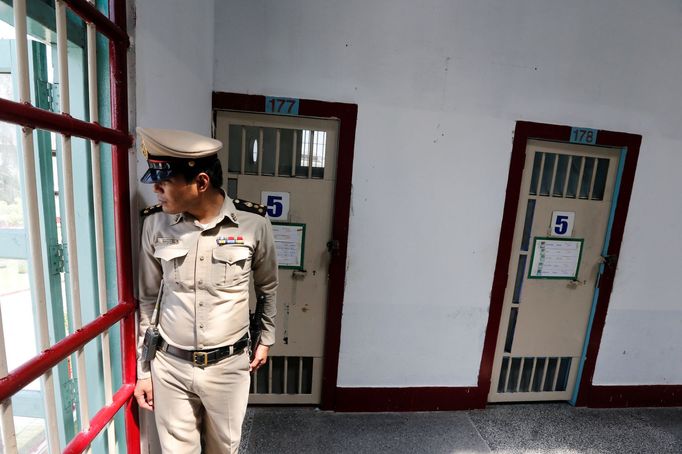 A guard stands in the long-term sentence zone inside Klong Prem high-security prison in Bangkok, Thailand July 12, 2016.