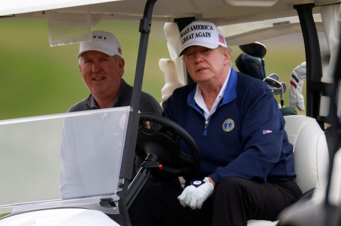 Donald Trump na golfu ve Virgínii.