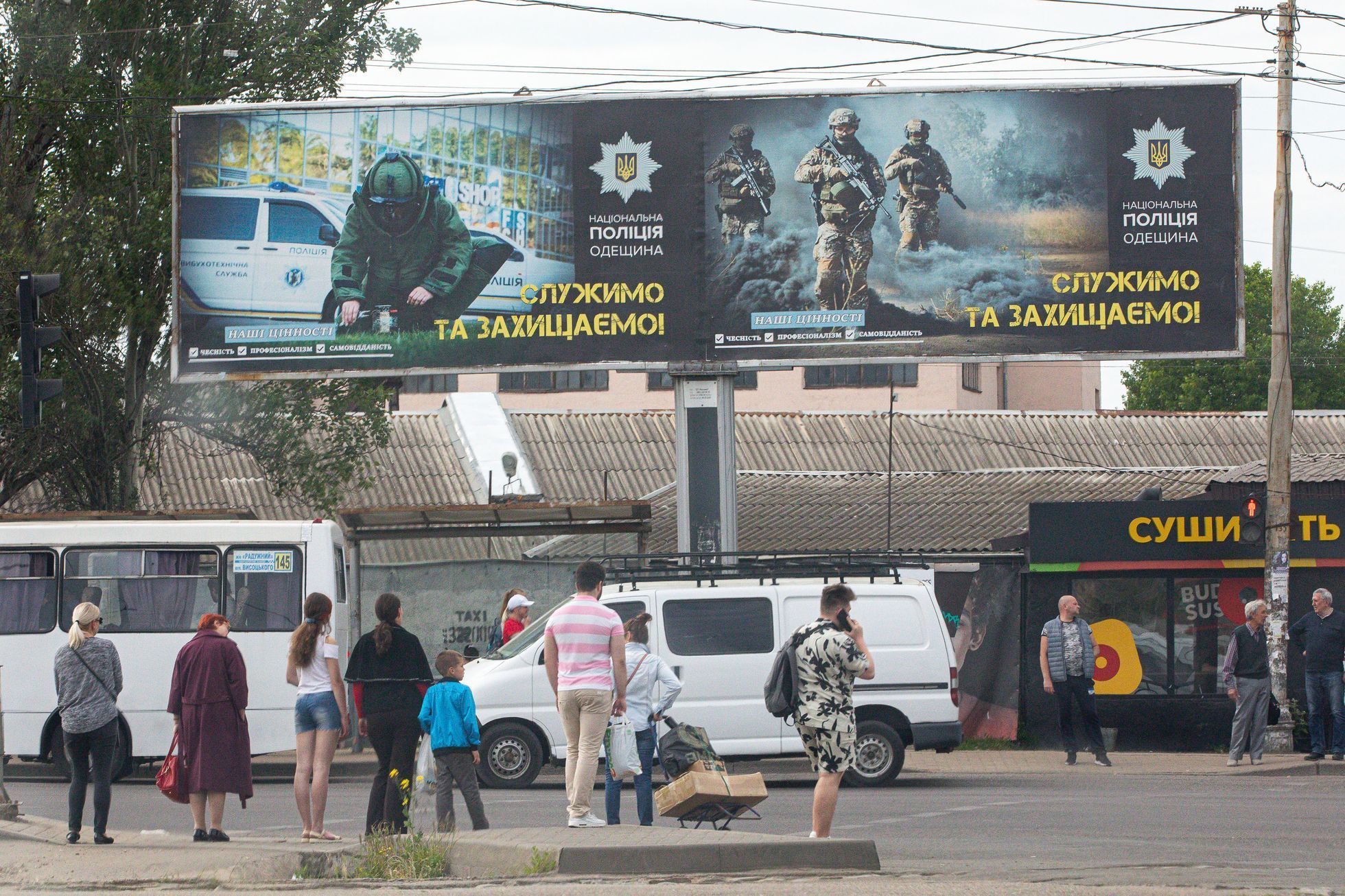 Ukrajina - květen 2023 - billboardy, válka, armáda