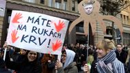 Několik podobných demonstrací se v zemi konalo už v březnu. Akcí se tehdy zúčastnily až statisíce lidí, kteří zemi zalarmovali natolik, že došlo k pádu vlády Roberta Fica a vytvoření nového kabinetu.