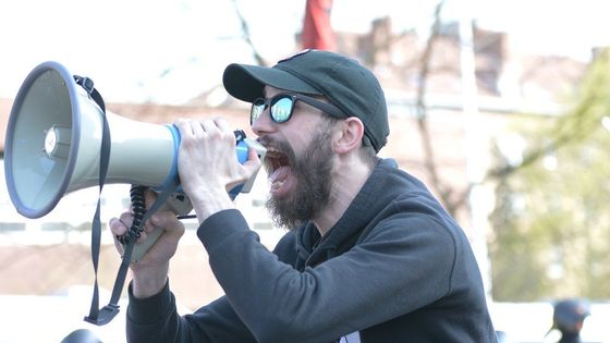 Podívejte se na fotografie z pochodu sparťanských fanoušků před fotbalovým derby proti Slavii.