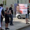 Poloautomatiční střelci protestují před Žofínem