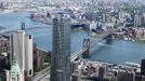 The Brooklyn Bridge (R) and Manhattan Bridge is seen from the 90th story of One World Trade Center in New York, April 30, 2012. The addition of iron columns to the 100th story pushed the height of One World Trade above that of the Empire State Building today. REUTERS/Lucas Jackson (UNITED STATES - Tags: CITYSPACE SOCIETY) Published: Kvě. 1, 2012, 1:26 dop.