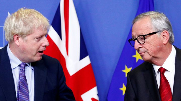 Británie se blíží k brexitu, nejistota ale pokračuje. Přečtěte si, co bude dál