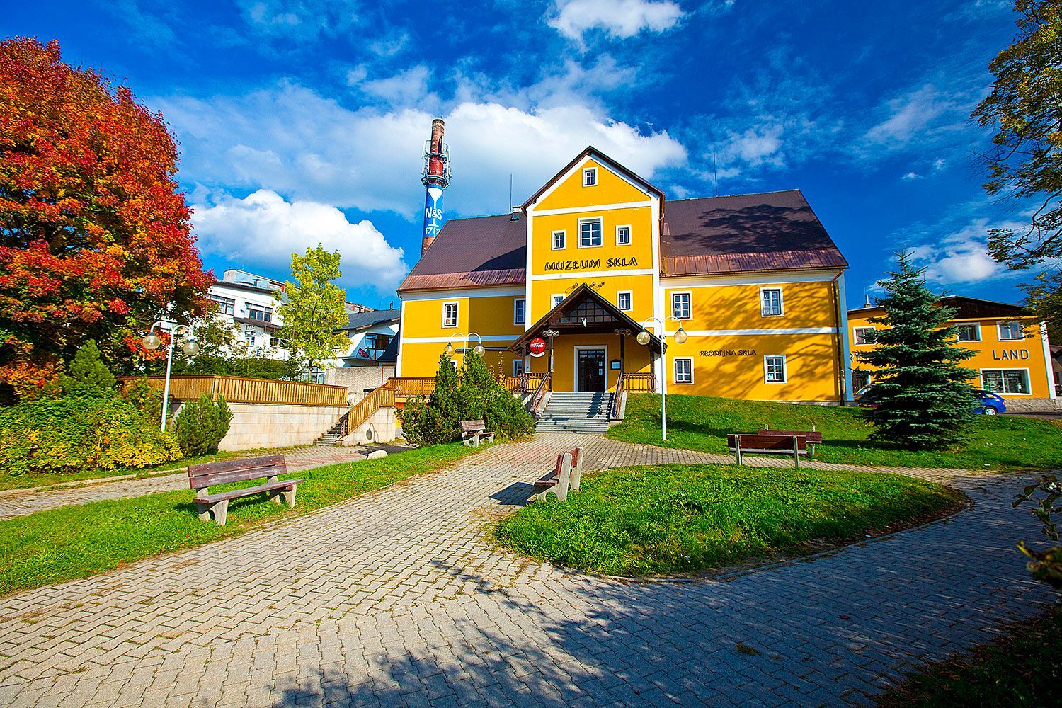 Sklárna, muzeum a lázně Harrachov