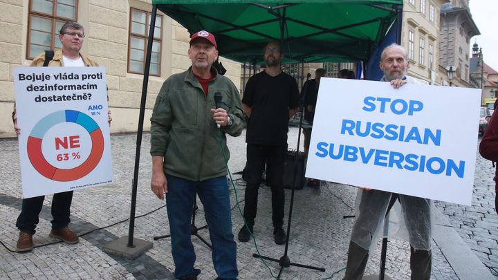 Foltýn má vybrat bažinu kýblem, smysl to ale má, říká Marhoul o boji s dezinformacemi