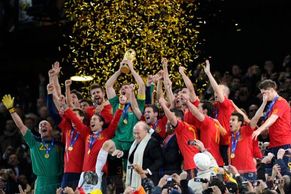 Španělé slaví. Poprvé v historii jsou fotbalovými mistry světa