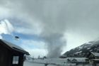 VIDEO: Rakouskou vesnicí se prohnalo sněhové tornádo gustnado