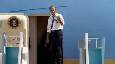 "Pojď už Bille," popoháněl netrpělivě prezident Obama Clintona do letadla