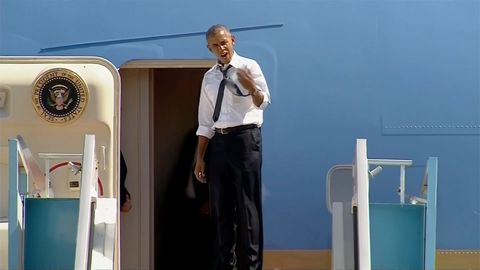 "Pojď už Bille," popoháněl netrpělivě prezident Obama Clintona do letadla