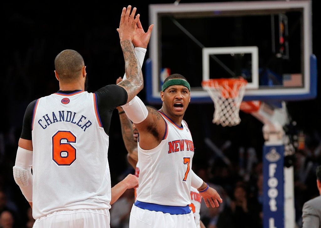 Carmelo Anthony a Tyson Chandler z New Yorku Knicks v zámořské NBA