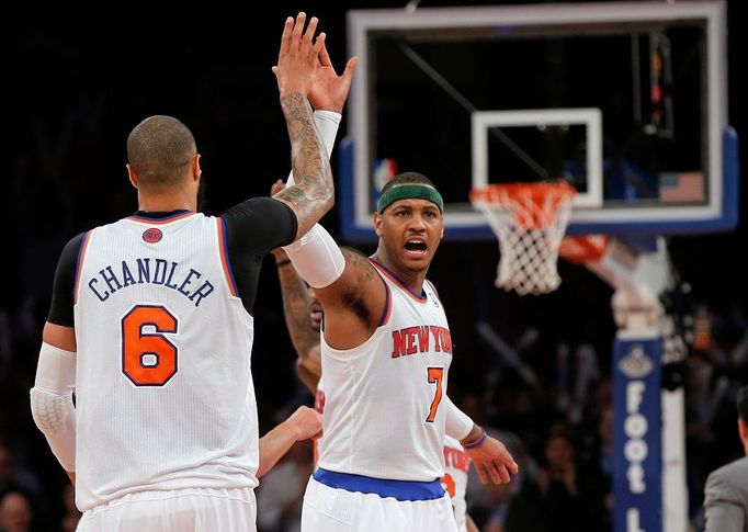 Carmelo Anthony a Tyson Chandler z New Yorku Knicks v zámořské NBA.