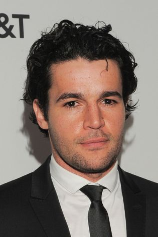 Christopher Abbott (Hlava 22)