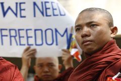 Barma: vzpomínky na Šafránovou revoluci dusí strach