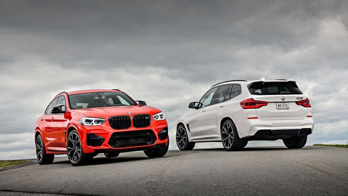 BMW X4 M (vlevo) a X3 M. Sportovní SUV, která chtějí konkurovat Mercedes-Benzu GLC 63 AMG nebo Alfě Romeo Stelvio QV.