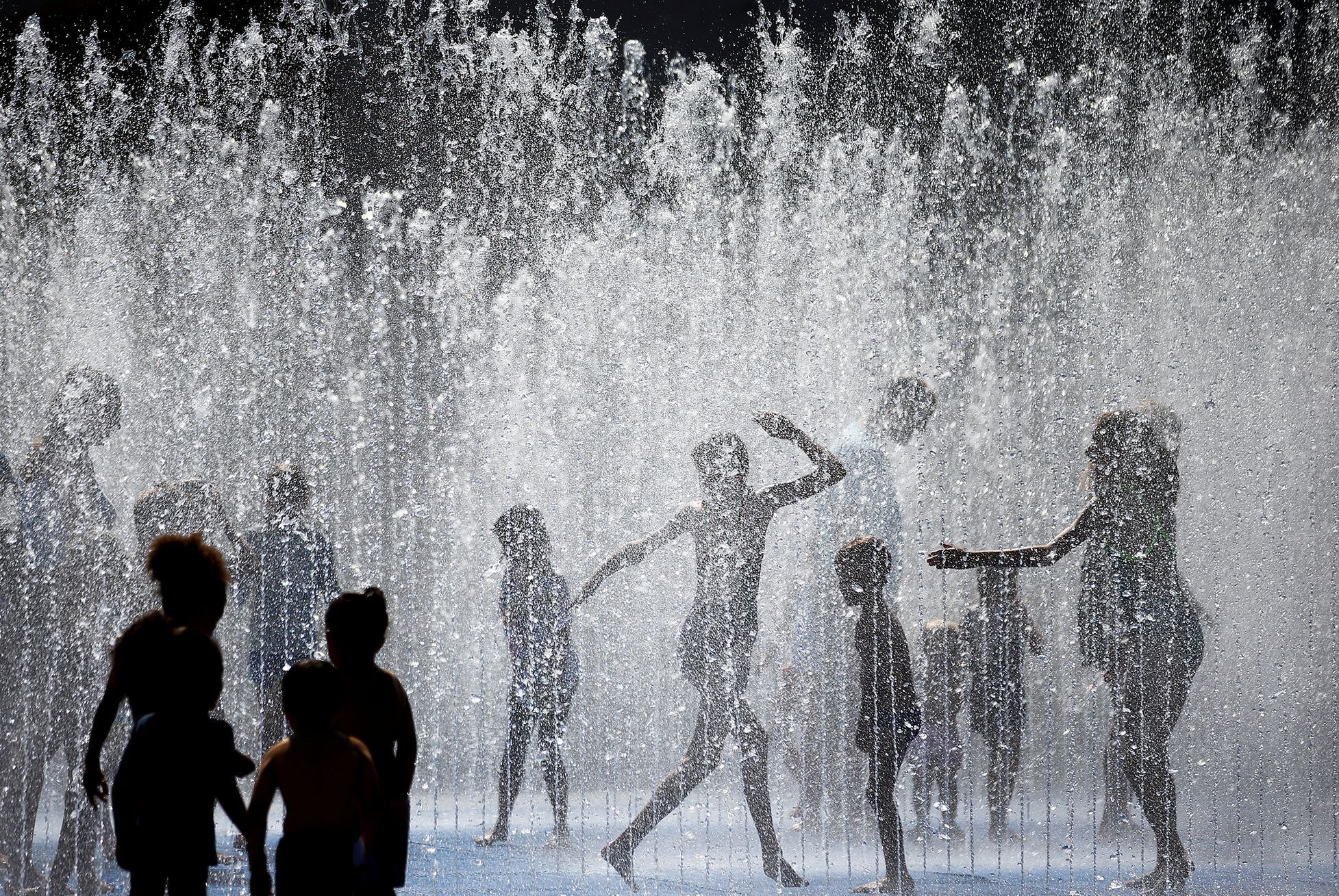 Fotogalerie / Letní vedra v Evropě / Zahraničí / Horko / Léto / Koupání / Voda / Počasí / Osvěžení / Reuters / 23