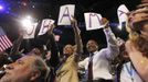 Delegates react during the opening session of the Democratic National Convention in Charlotte, North Carolina, September 4, 2012. REUTERS/Jessica Rinaldi (UNITED STATES - Tags: POLITICS ELECTIONS) Published: Zář. 5, 2012, 12:40 dop.