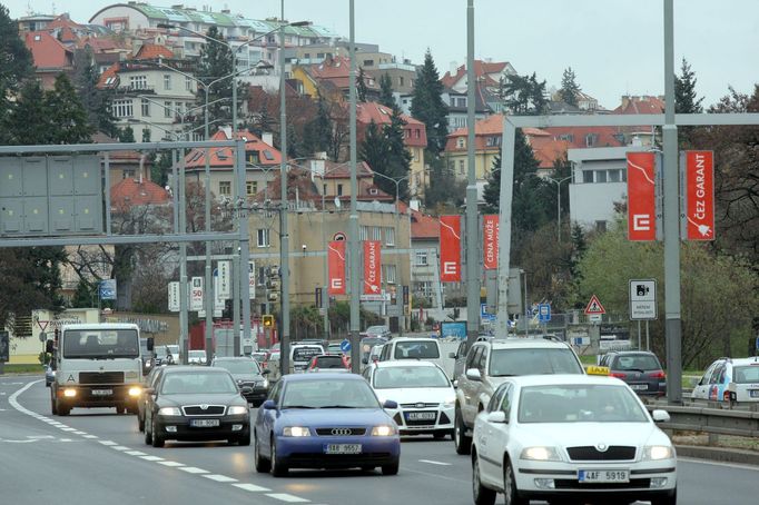 V Holešovičkách 
Už tak přetížená ulice dostane ještě naloženo.