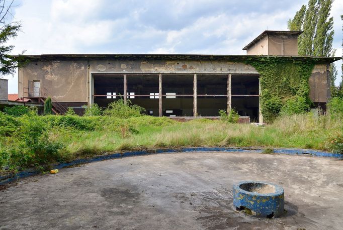 Vrbenského lázně v Ústí nad Labem. Snímek ze současnosti, kdy je objekt bývalých lázní uzavřený a chátrá.