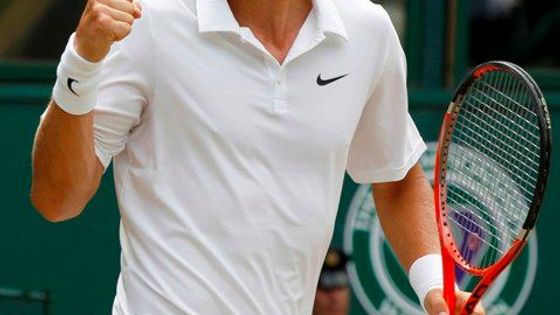 Tenisové krásky v teplácích, Rafa svlečený do půl těla. Začíná slavný Wimbledon