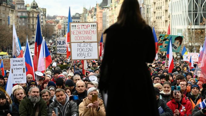 Demonstrace proti povinnému očkování proti covidu na Václavském náměstí v Praze.