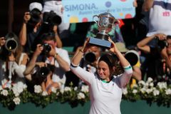 Tenisovou hrdinku Ostapenkovou vítaly v Rize stovky fanoušků