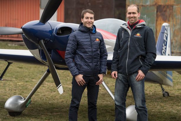 Dva ze čtyř Flying Bulls, armádní piloti Jan Tvrdík (nalevo) a Stanislav Čejka (napravo).