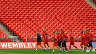 Čeští fotbalisté na stadionu Wembley.