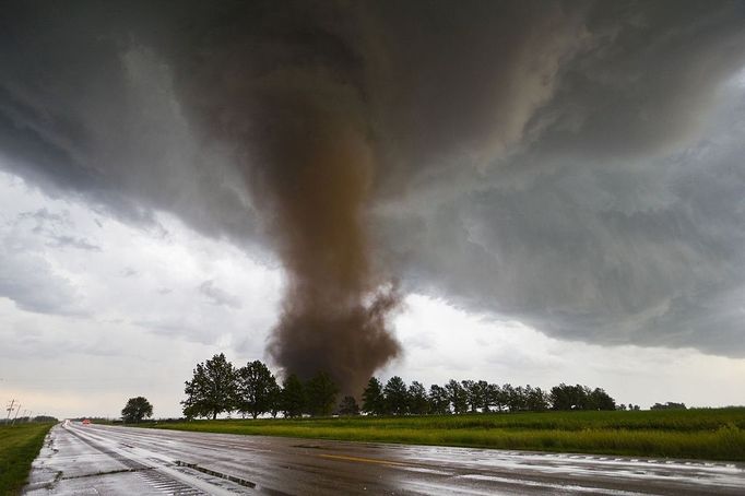 STORM CHASER Stormchaser Mike Hollingshead drives thousands of miles to photograph extreme weather conditions. Come hell or high water, Hollingshead pays no heed to storm warnings, clocking up around 20,000 miles to capture shots of some 40 storms a year. Born in Nebraska in 1976, Mike went on his first storm chase east of town in 1999 - witnessing his first tornado. He never looked back.... Quitting his job in March 2004 at a local big corn milling plant, Mike started capturing the natural phenomena in pictures. Now, this foul-weather friend can safely say he has peered into the eye of the storm: tornadoes, twisters, typhoons, halos, light pillars, geomagnetic storm auroras, twilights supercells - he has seen them all. Mike says: "I'm often asked what was my favourite storm. After a lot of years and some truly crazy storms. It's just not possible to have an answer - so many different ones have blown my mind in different ways. "That is what I chase for. All the other levels of storms below the truly crazy ones, I just don't care a lot for anymore." And, by way of respite. As the calm after the storm arrives, Mike likes to chill....by going extreme birdwatching. Specifically snow-geese. Millions of them! "I see extreme numbers of snow-geese on their migrations south in the fall or north in the spring. The trick is being there those days they max out. It's an indescribable sight to see one million plus snow-geese." Tornado from a tornadic supercell approaches from the south, west of York Nebraska June 20, 2011. USA - July 2011 MANDATORY: IMAGE