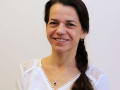 Eva Doležalová je zástupkyní ředitele Historického ústavu Akademie věd ČR. Specializuje se na kulturní dějiny a církevní dějiny středověku.