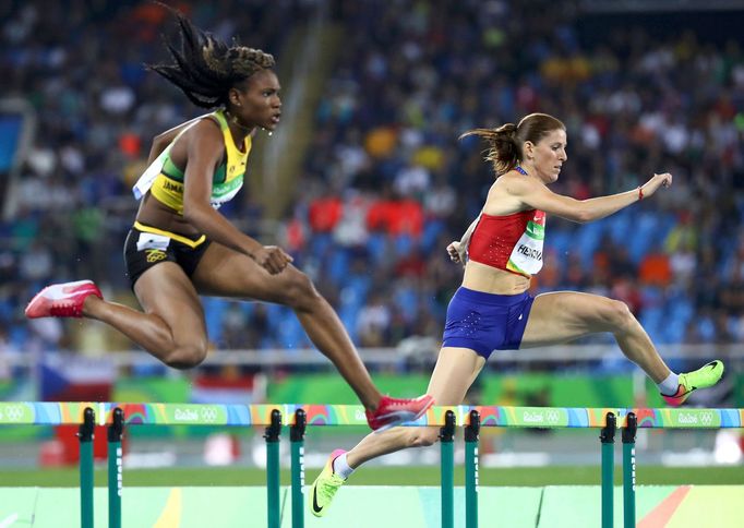 OH 2016, atletika 400m překážek: Ristananna Tracey a Zuzana Hejnová