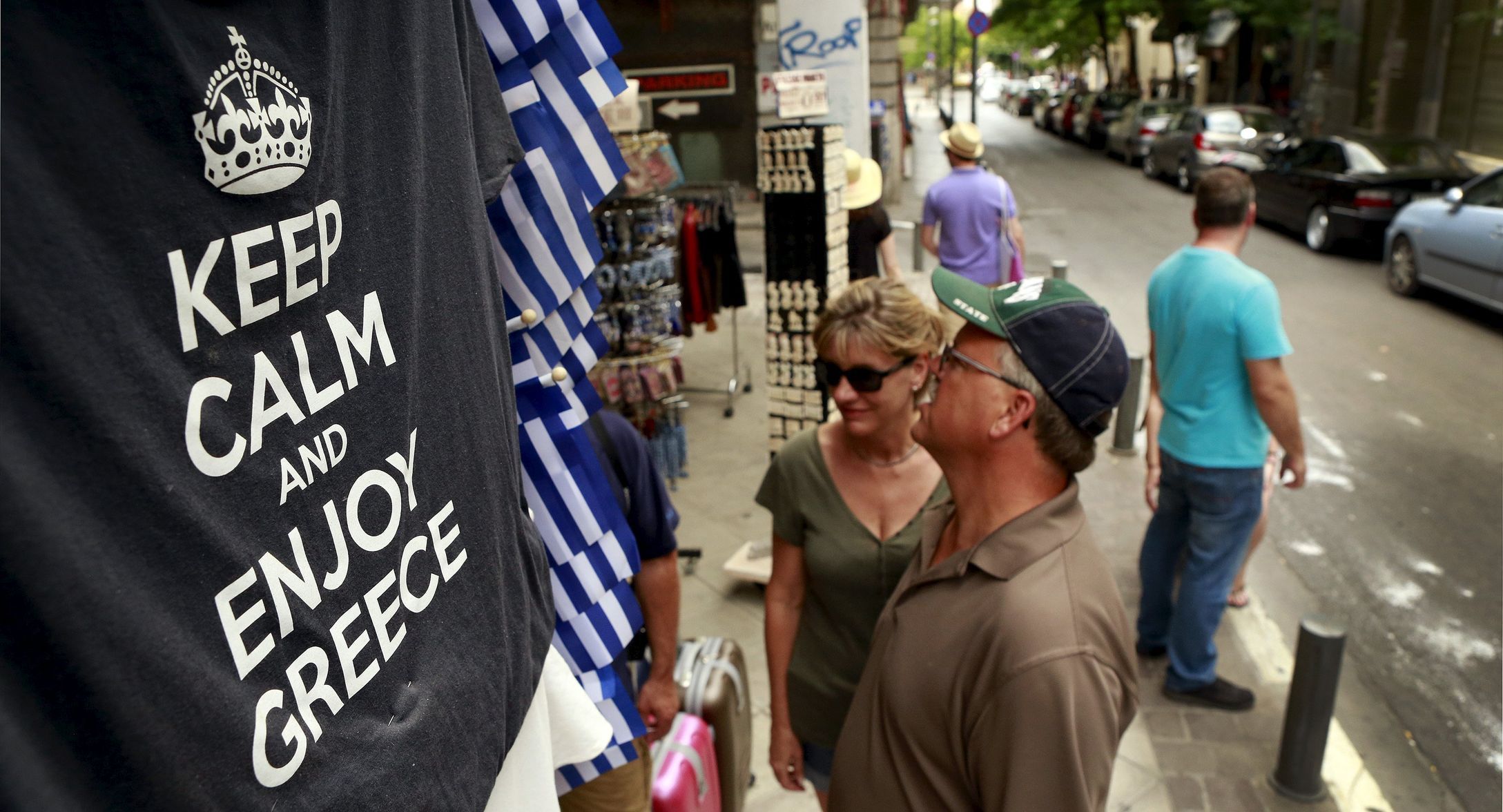 Řecko turisté T-shirts on display in a shop in Athens, Greece