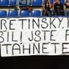 Agresivita fotbalových fanoušků v utkání mezi Spartou Praha a Baníkem Ostrava.